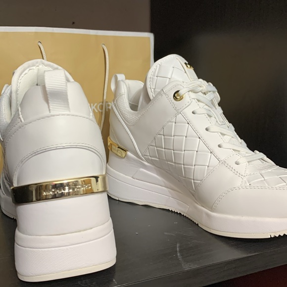 Women's Georgie Knit Lace-Up Trainer Sneakers - Picture 2 of 6